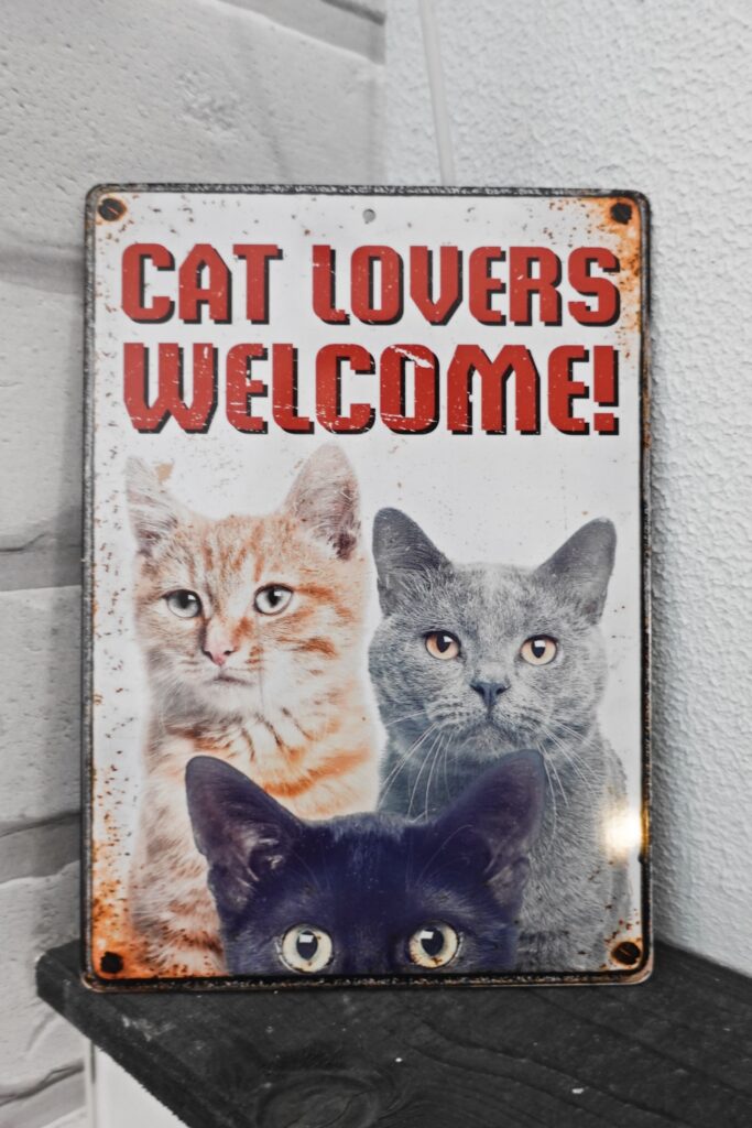 cat lovers welcome sign