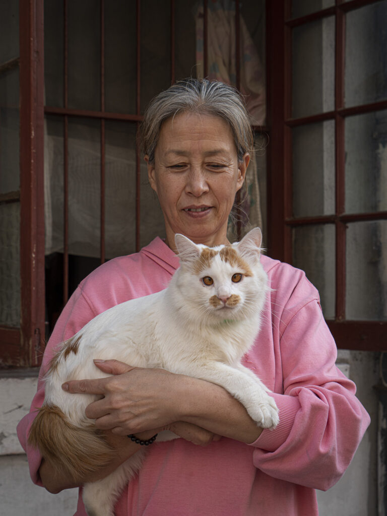 cat and shop owner in China