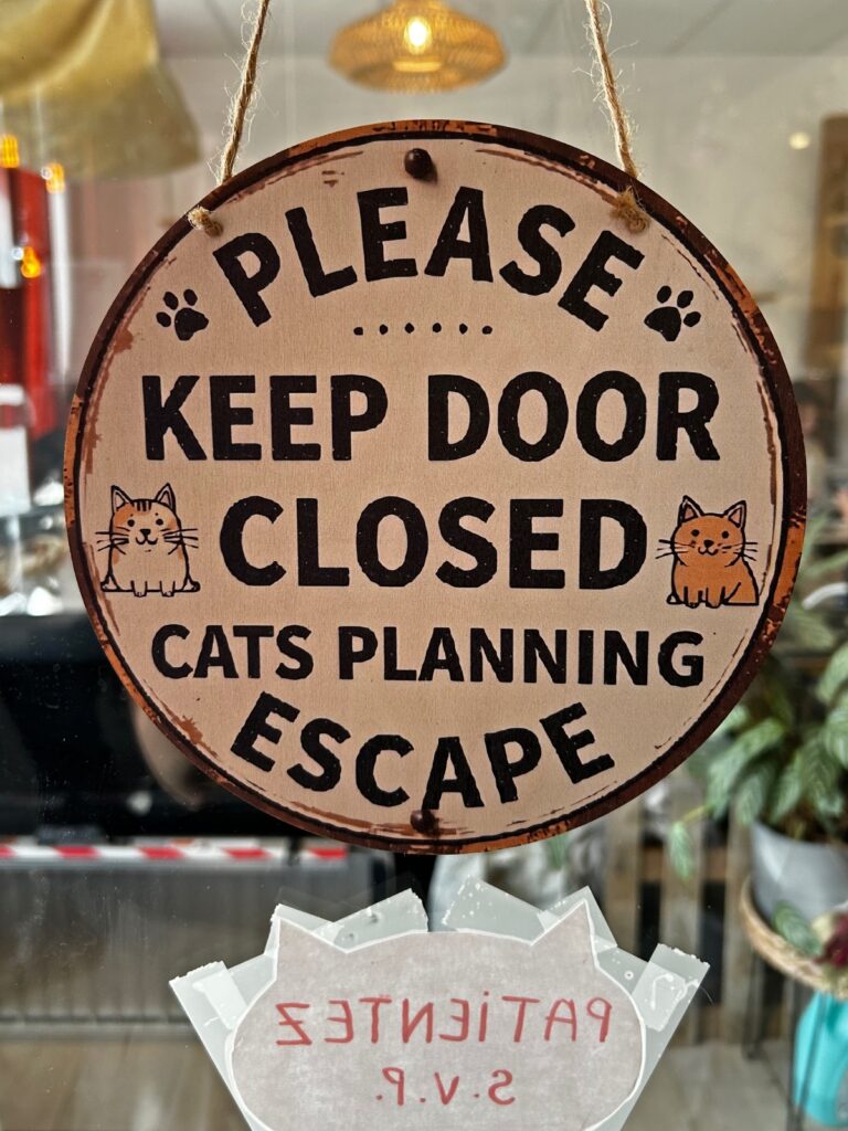 please keep door closed sign